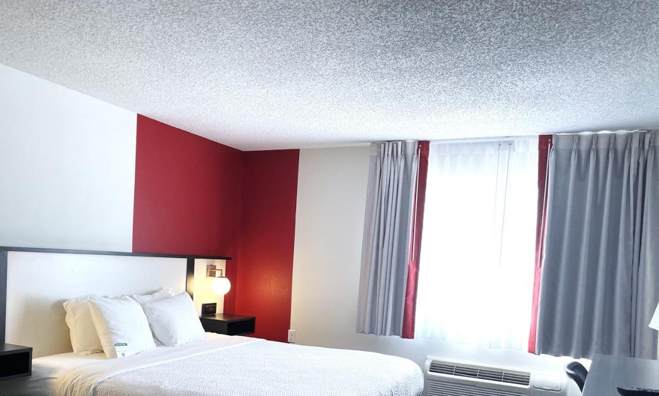 Ramada By Wyndham Motel Waupaca