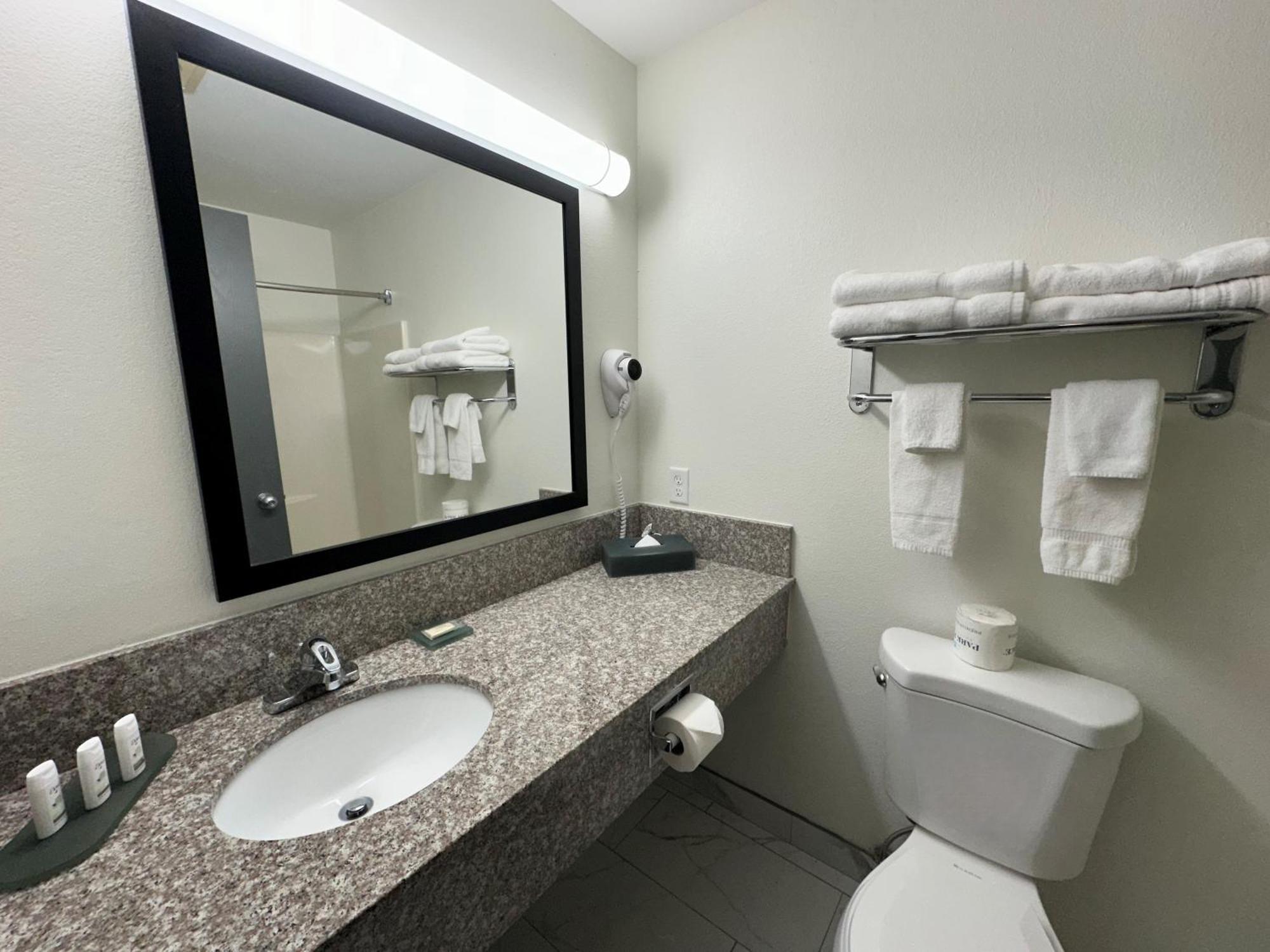 Ramada By Wyndham Motel Waupaca